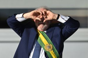 Da Luiz Inácio Lula da Silva søndag blev indsat som præsident, forsøgte han at indgyde en følelse af håb i det brasilianske folk, og han lovede at genforene Brasilien. Men landet er dybt splittet, og opgaven kan vise sig stor.  