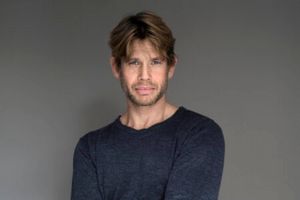 I 1700-tallet tjente adelen styrtende på handel med mennesker. Det har historikeren Jonas Eriksson spundet en underholdende ende over.