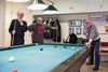 Ældre mænd har den højeste frekvens af selvmord, og ofte er årsagen ensomhed og depression. Socialt samvær som her i mandegruppen, der spiller snooker, er forebyggende. Fra venstre ses Hans Jørgen Lindstrøm, John Jaurnow og Kim Christiansen. Flere af dem har mistet hustruen og kommer for at skubbe ensomheden af vejen. Foto: Sebastian Buur Gunvald
