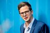 "Vi har brugt mere tid på at være efter hinanden og bekrige hinanden. Det hører til i den røde blok. Jeg venter med længsel på, at Venstre vender tilbage til den blå familie," siger Alex Vanopslagh. Foto: Nils Meilvang/Ritzau Scanpix