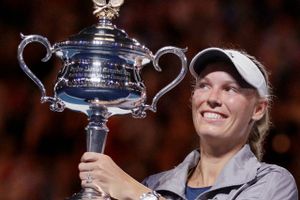 Caroline Wozniacki skal spille opvisningskampe ved French Open og besøgte søndag anlægget for at træne. 