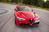 I den vildeste version er Alfa Romeo Giulia udstyret med et ’Q’ i navnet. Det betyder 510 hk, en topfart på 307 km/t. og køreegenskaber, der indbyder til banekørsel. Foto: Andreas Libell