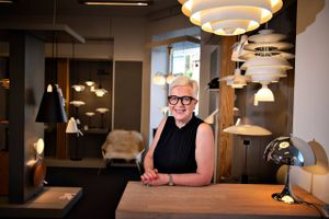 På tiende år sælger Hanne Purup designlamper fra Frederiks Allé i Aarhus. En opfordring fra kunderne fik hende til at vælge livet som selvstændig. 