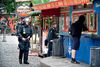 Den Uafhængige Politiklagemyndighed skal undersøge, om en anklager har instrueret politividner i retssager med forbindelse til Operation Nordlys om hashhandel i Pusher Street på Christiania. Boderne i gaden blev for en måned siden revet ned af christianitterne, efter at en hashhandler havde skudt og såret to betjente og en civil. Arkivfoto: Lars Krabbe