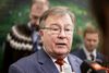 Finansminister Claus Hjort Frederiksen præsenterede nye beregninger for udgifterne til flygtningestrømmen. Det bliver dyrere.