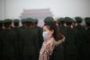 Smog på Tian'anmen-pladsen i Beijing, der ofte er hårdt ramt af forurening. Kina er både helt og skurk, når det drejer sig om kampen mod udslip af CO2. Landet udleder mere end USA og Europa tilsammen, men investerer også mere i vedvarende energi end USA og Europa. Foto: Chang Kong/Imaginechina