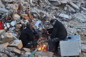 3419 er døde i Tyrkiet, og 1602 er omkommet i Syrien efter mandagens jordskælv. Begge tal ventes at stige.