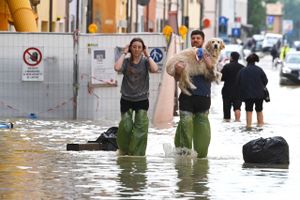 Øjenvidner fortæller om oversvømmelserne i Emilia-Romagna-regionen i Italien, hvor flere er omkommet.