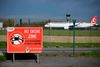 Flytrafikken blev lukket to gange i Bruxelles Lufthavn tirsdag aften på grund af droneobservationer. Foto: Nicolas Tucat/AFP