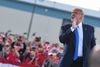 USA's præsident, Donald Trump, afholdt søndag vælgermøde i Carson CIty i Nevada, hvor han blandt andet forsikrede de omkring 5000 fremmødte om, at coronapandemien har rundet et hjørne i USA. Foto: Mandel Ngan/Ritzau Scanpix