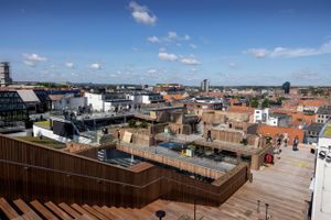 Der har aldrig været så mange turister i Aarhusregionen som i 2022. Det viser helt nye overnatningstal for det forgangne år.