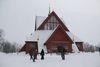 Om noget er Kiruna Kirke et billede på den særlige ånd, hvormed byen er bygget. Tanken var, at alle skulle kunne bruge kirken. Derfor var der oprindeligt heller intet kors i kirken, men det ville præsten ikke være med til, så nu er der placeret et lille kors ved siden af alteret. Foto: Alexander Højfeldt Lund