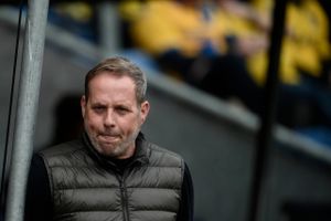 Carsten V. Jensen ser små fremskridt hos Brøndby, men der skal snart flere point på kontoen, siger han.