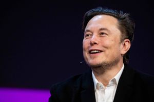 Mens Elon Musk beretter om sin vision for Twitter, holder det sociale medie orienteringsmøde for de ansatte.