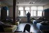 På den gamle kaserne i Sønderborg bor asylansøgerne midler tidigt. De har krav på en permanent bolig, hvis de får asyl. Foto: Joachim Ladefoged