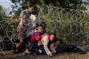 Aldrig har der været flere grænsemure og hegn i verden. Donald Trumps »store, smukke mur« mod Mexico var ikke begyndelsen på en trend, men en foreløbig kulmination på en global tendens. 