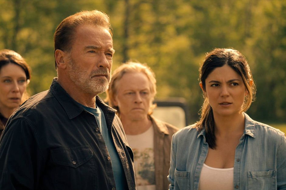 Arnold Schwarzenegger, Henry Cavill, Samuel L. Jackson og Pernilla August – stjernerne står i kø på streamingtjenesterne i juni. Her er syv premierer på helt nye serier på Netflix, Disney+, Viaplay og DR.