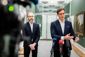 Liberal Alliances partileder sender en stikpille i retning af Venstres formand, Jakob Ellemann-Jensen. 