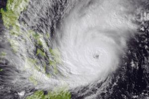Tyfonen Hagupit, der på filippinsk betyder pisk, ventes blandt andet at ramme nogle af de områder, der sidste år blev ramt af supertyfonen Haiyan.