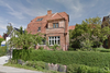 Det er murermestervillaen her, som har fået fremtrædende politikere til tasterne. Den er netop købt af Johanne Schmidt-Nielsen og hendes kæreste. Foto: Google Street View