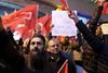 Demonstranter er samlet foran det hollandske generalkonsulat i Istanbul for at protestere mod det hollandske forbud mod at tyrkiske ministre er blevet nægtet adgang til Holland. Foto: AP