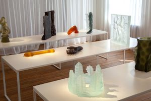  

Steffen Dam og Lene Bødker udfordrer og arbejder hver især med glasset som materiale i to projekter rummende vidt forskellige metoder og udtryk på udstillinger i Glasmuseet i Ebeltoft.