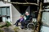 Ida Kjeldsen besøger sin mand, Kristen Kjeldsen, på Plejehjemmet Augustenborggade i Aarhus. Arkivfoto: Casper Dalhoff