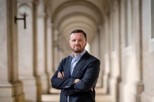 Lars Løkke Rasmussen har i løbet af det seneste år opnået alt det, han ønskede. Alligevel er fremtiden for Moderaterne fyldt med risici. 