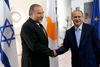 Avigdor Lieberman fra det højrenationale parti Yisrael Beitenu betegnes som en hardliner over for Hamas og palæstinenserne i selvstyreområderne på Vestbredden og Gazastriben.