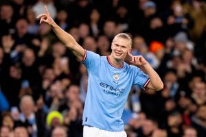 Erling Haaland får med sin nye aftale med amerikanske Nike en stor forøgelse af sin årsindtægt.