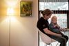 Tulle Krøyer afgav fredag eftermiddag et signalement til politiet på den gerningsmand, der i månedsvis har chikaneret hendes familie. Senere på dagen blev en lokal mand pågrebet og sigtet for hærværk. Tulle Krøyer ved ikke, hvem manden er, men ville kunne genkende ham i gadebilledet, fortæller hun. Foto: Joachim Ladefoged