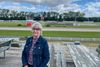 Lone Kristensen startede som frivillig i Jydsk Væddeløbsbanes ungdomsforening. I dag har hun officielt været frivillig ved væddeløbsbanen i omkring 30 år. Foto: Sten Brøgger
