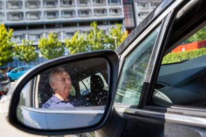Stadig mere trafik på motorvejene tvinger mange til at stå tidligt op for at nå på arbejde, inden trafikken bryder sammen. En af dem er Filip Mikkelsen fra Holbæk. Eksperter og FDM er bekymrede for udviklingen.