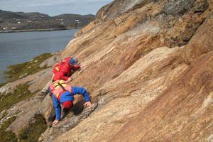 Nyt studie afviser, at Maniitsoq i Grønland er et rekordgammelt krater fra en meteor. Forskeren bag opdagelsen har dog stadig tiltro til sin egen teori.