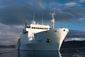 Den russiske ambassade i Danmark oplyser på Facebook, at et russisk forskningsskib med 61 passagerer i mandags blev tilbageholdt i Skagen under en tankning. 