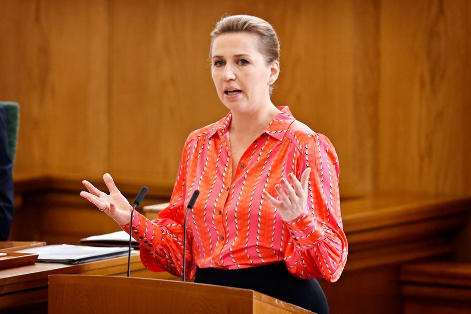 Kunstig intelligens vil forandre vores samfund i et omfang, vi slet ikke forstår endnu, siger statsministeren, som langer hårdt ud efter techgiganter og varsler mere regulering.