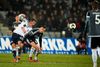 AGF-spilleren Morten "Duncan" Rasmussen i duel med FC København-spilleren William Kvist.