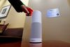 En Alexa-højttaler optog en privat samtale imellem et amerikansk par og sendte den derefter videre til en af mandens arbejdskolleger. Arkivfoto: Elaine Thompson/AP