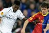 Tottenham Hotspurs Emmanuel Adebayor (tv.) er atter på krigsstien over for familien.