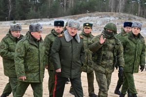Russisk militærudstyr og tropper vælter i disse uger ind i Belarus i et tempo, der ikke er set siden invasionens begyndelse for næsten et år siden. Dengang blev Ukraine overrumplet i et lynangreb fra sin Putin-allierede nabo mod nord, men denne gang er alt anderledes. 