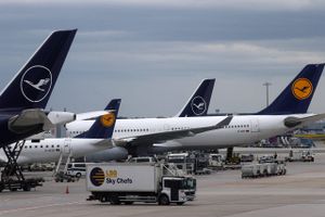 Det tyske flyselskab Lufthansa ser sig nødsaget til at aflyse over 3000 flyvninger. Også Eurowings aflyser.