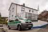 Huset i Georgensgmünd, Tyskland, hvor en højreekstremist åbnede ild mod betjente, der ville konfiskere hans våben. Foto: Nicolas Armer/dpa via AP