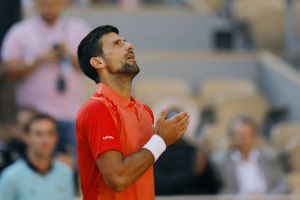 Novak Djokovic er klar til ottendedelsfinalen i French Open efter en sejr over Alejandro Davidovich Fokina.