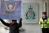 - Jeg ønsker ikke at se nogen forsinke det, som det britiske folk ønsker og har stemt for, siger Theresa May. Foto: Frank Augstein/AP