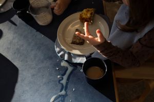 Forestil dig, at en pædagog var modig nok til at gå forrest for at skabe en arbejdskultur, hvor man ikke blot turde at vise sårbarhed over for sine kolleger, men også var i stand til at søsætte samtaler om forventningspres, ambitioner og følelser af utilstrækkelighed.