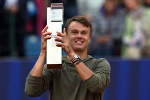 Den danske tenniskomet genvandt BMW Open efter en dramatisk finalesejr på 6-4, 1-6, 7-6 over hollandske Botic van de Zandschulp.