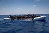 Unge højreorienteret ville stoppe flygtningestrømmen over Middelhavet ved at overvåge de ngo'er, som redder forliste immigranter. Nu er skibets mandskab tilbageholdt på Cypern for menneskesmugling. Foto: JACOB EHRBAHN