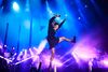 Mø/Major Lazers klub-kåde nyklassiker ”Lean On” fik en stor del af publikum til at hoppe rundt i festival-smatten, som var det et skinnende indbydende dansegulv. Foto: Benjamin Nørskov
