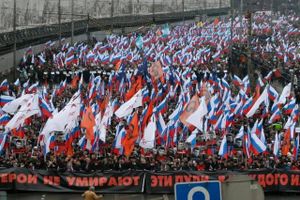 50.000 demonstranter op af sofaen og ud i støvregnen søndag eftermiddag i den største oppositionsmanifestation i Moskva i næsten tre år.