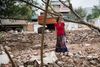 Bulldozerne har travlt i Vila Autódromo. Sandra Maria de Souza er én af de mange tusinde, der har mistet sit hjem i forbindelse med OL i Rio. Foto: Gregers Tycho